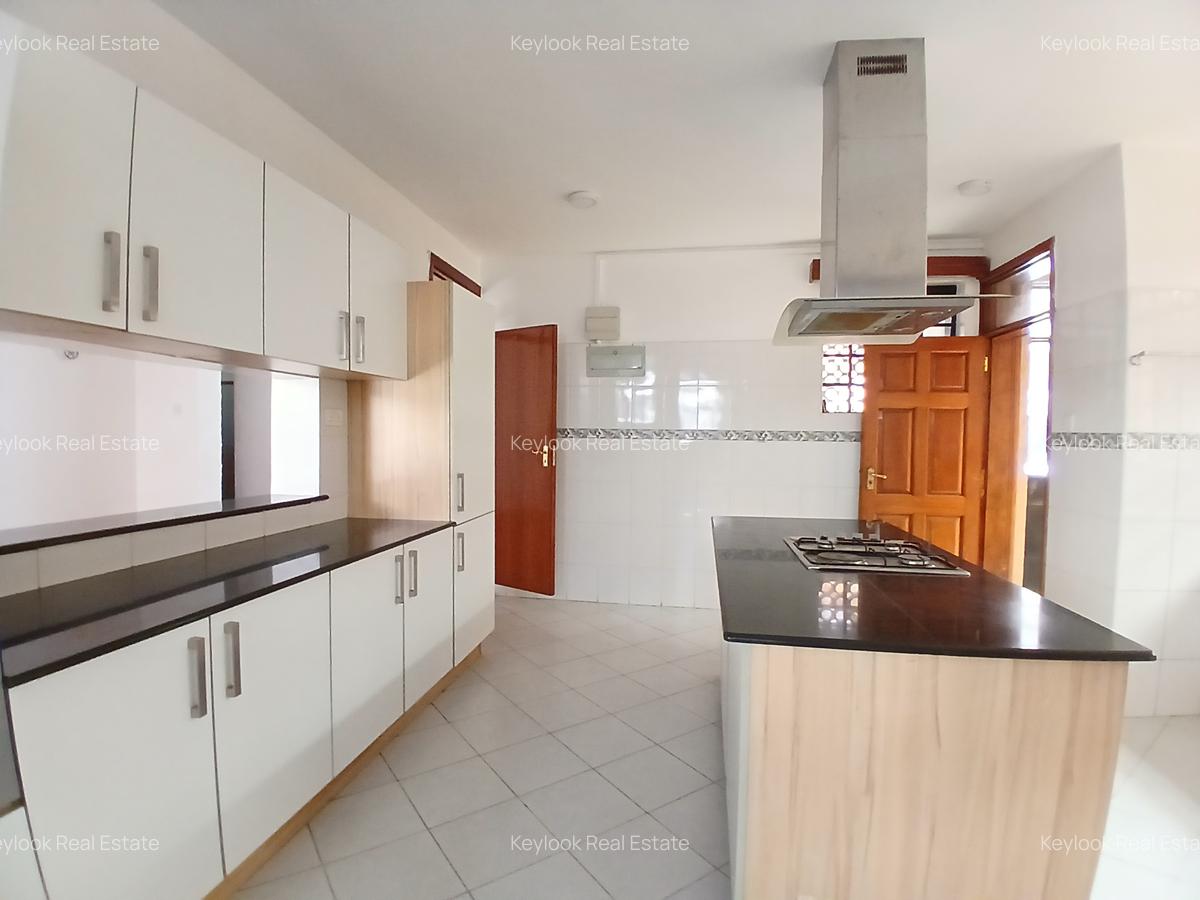 5 Bed Townhouse with En Suite at Lavington - 5