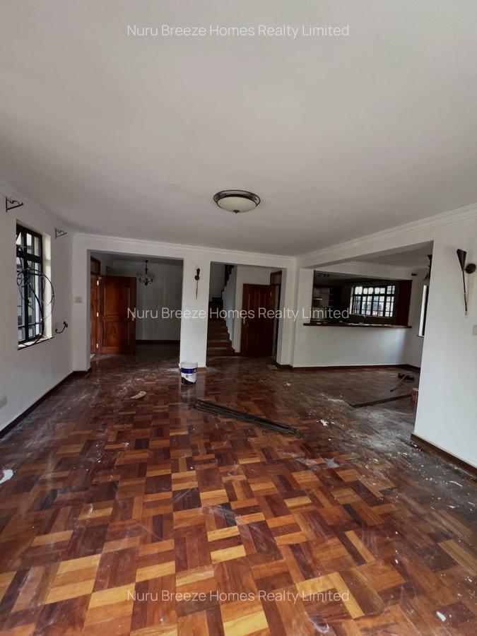 5 Bed Townhouse with En Suite in Lavington - 2
