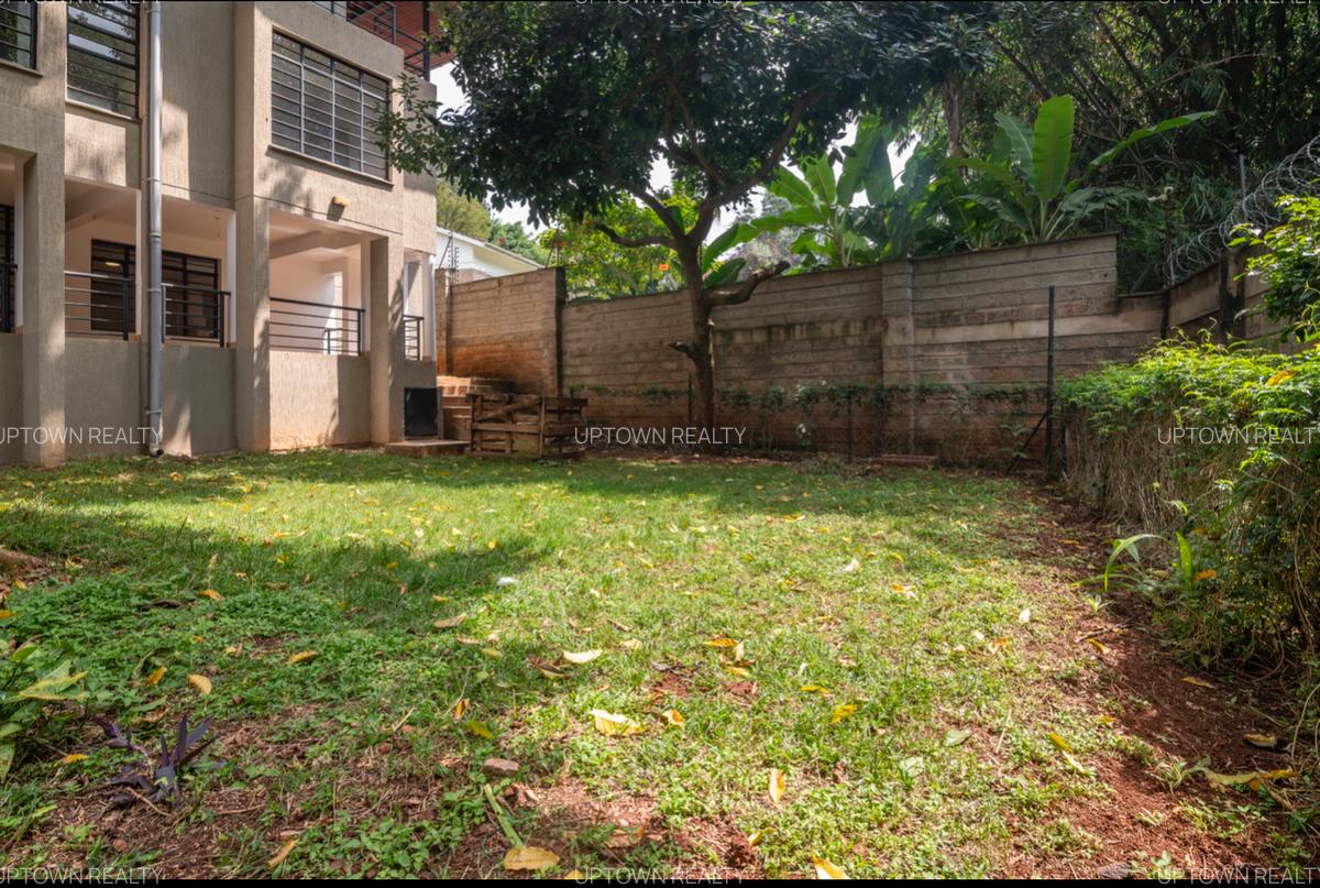 4 Bed House with En Suite at Lavington - 3