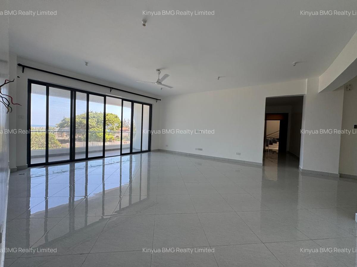 4 Bed Apartment with En Suite in Nyali Area - 1