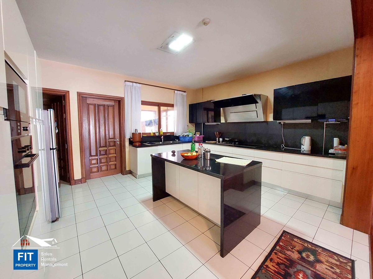 3 Bed Apartment with En Suite in Parklands - 7