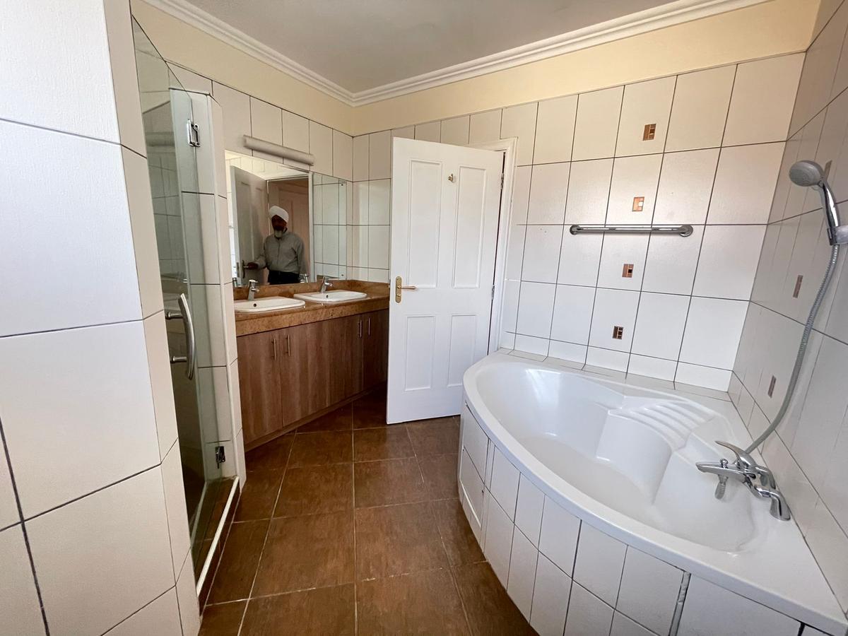 4 Bed Townhouse with En Suite at Grevillea Groove - 9