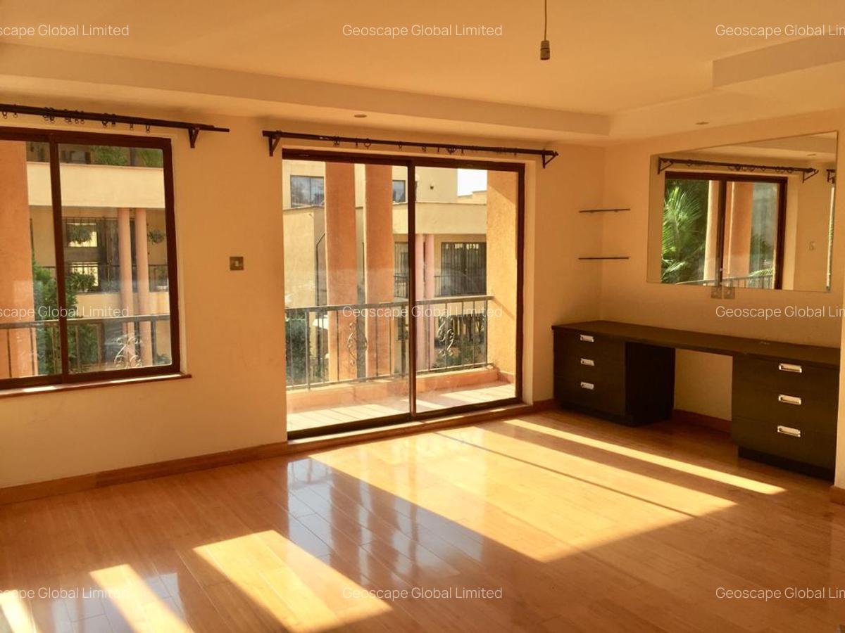 5 Bed House with En Suite in Spring Valley - 2