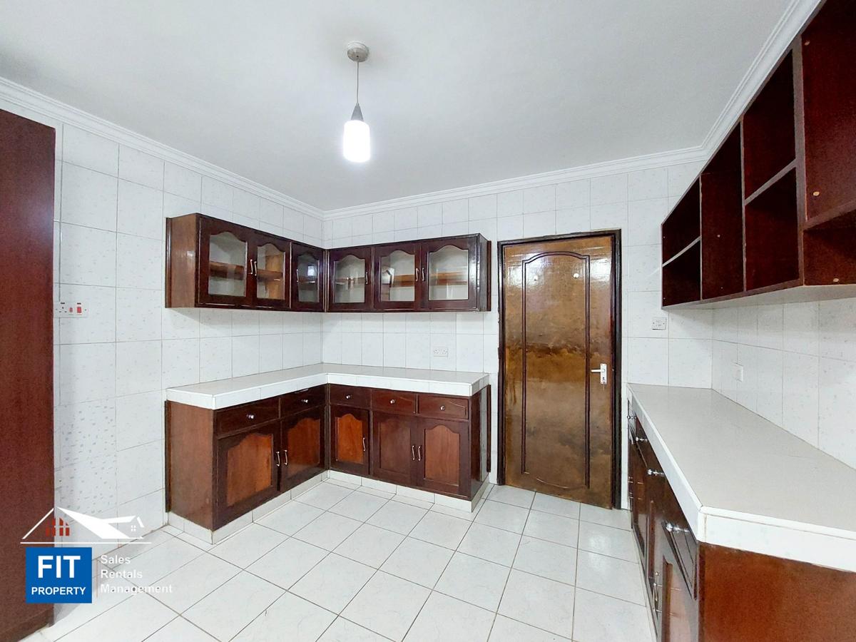 4 Bed Townhouse with En Suite in Parklands - 5