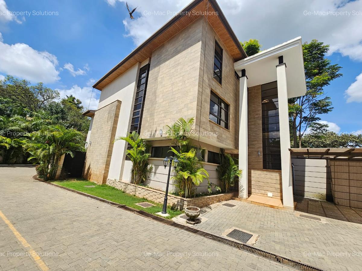 5 Bed House with En Suite in Lavington - 3