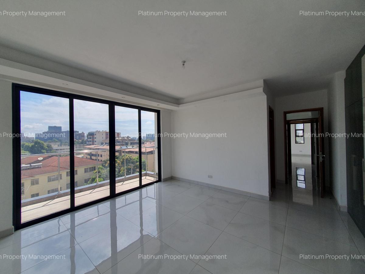 4 Bed Apartment with En Suite in Parklands - 9