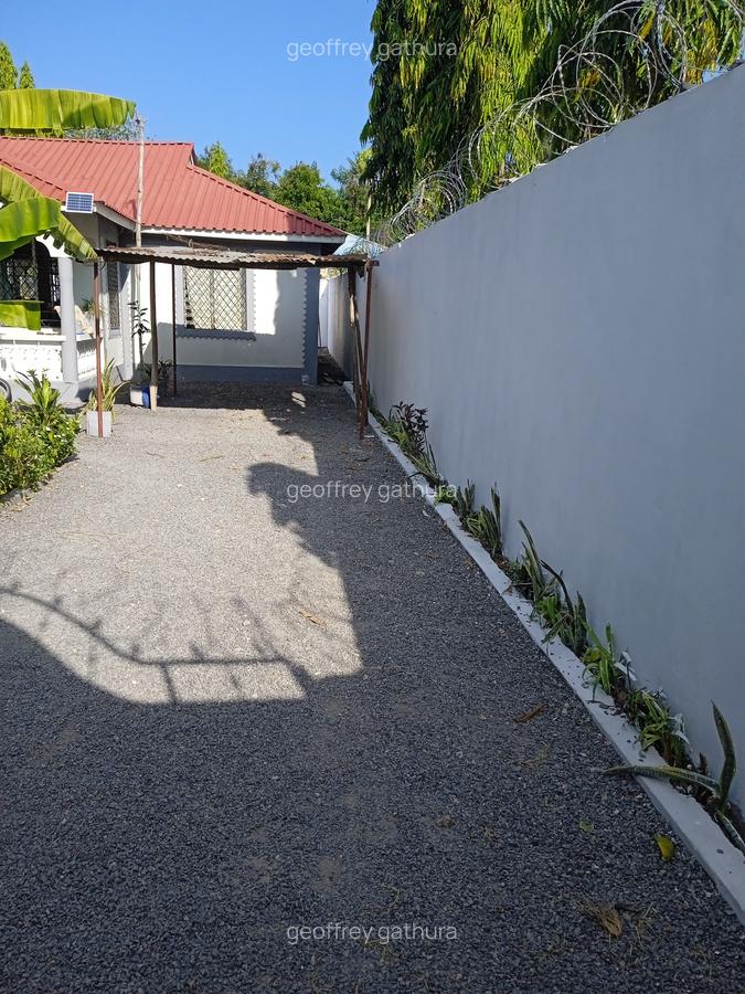 3 Bed House with En Suite at Behind Kari - 5