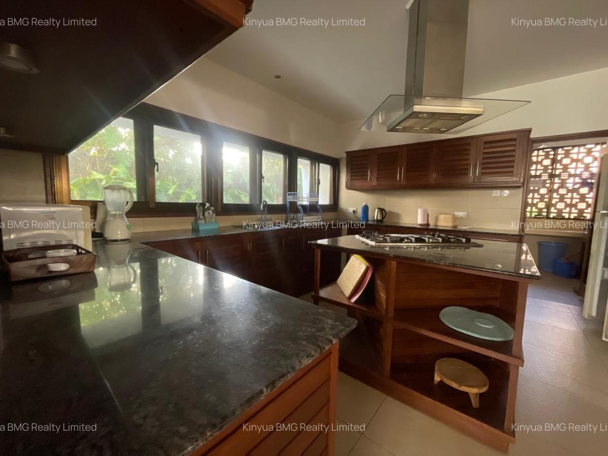 Serviced 3 Bed Apartment with En Suite in Nyali Area - 8