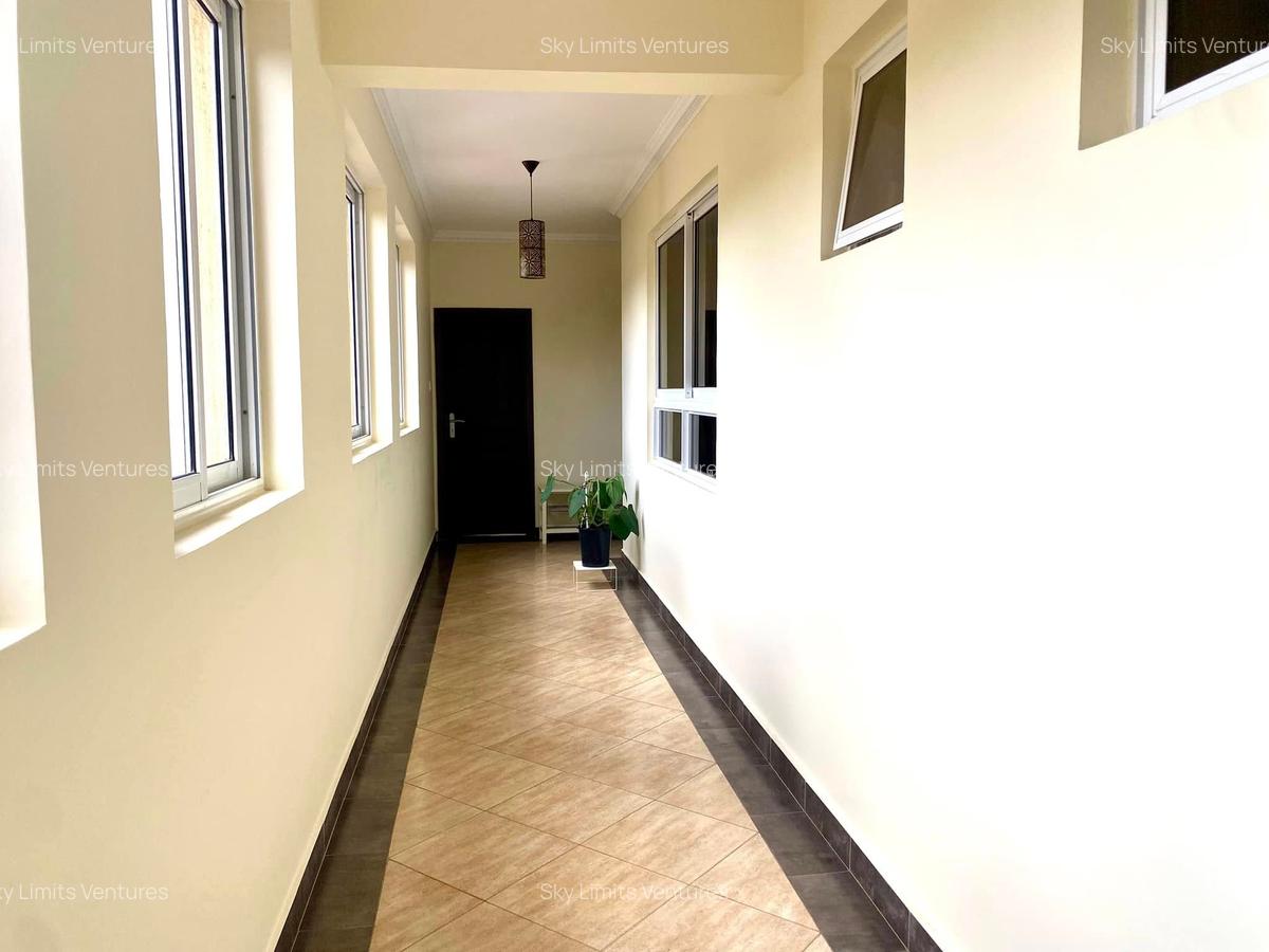 Furnished 3 Bed Apartment with En Suite at Brookside Drive - 9