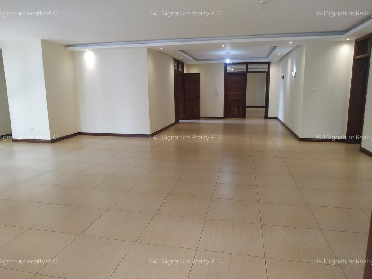 3 Bed Apartment with En Suite in Riverside - 5