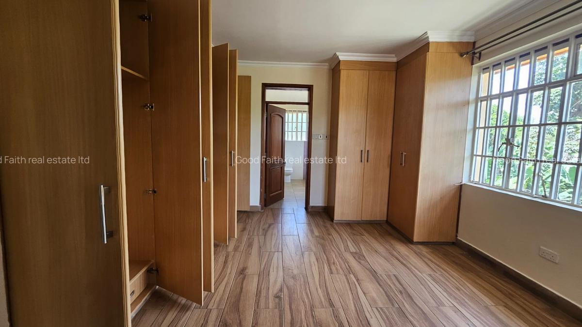 4 Bed House with En Suite in Rosslyn - 16