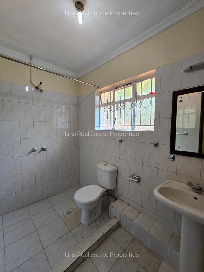4 Bed Townhouse with En Suite in Lavington - 14