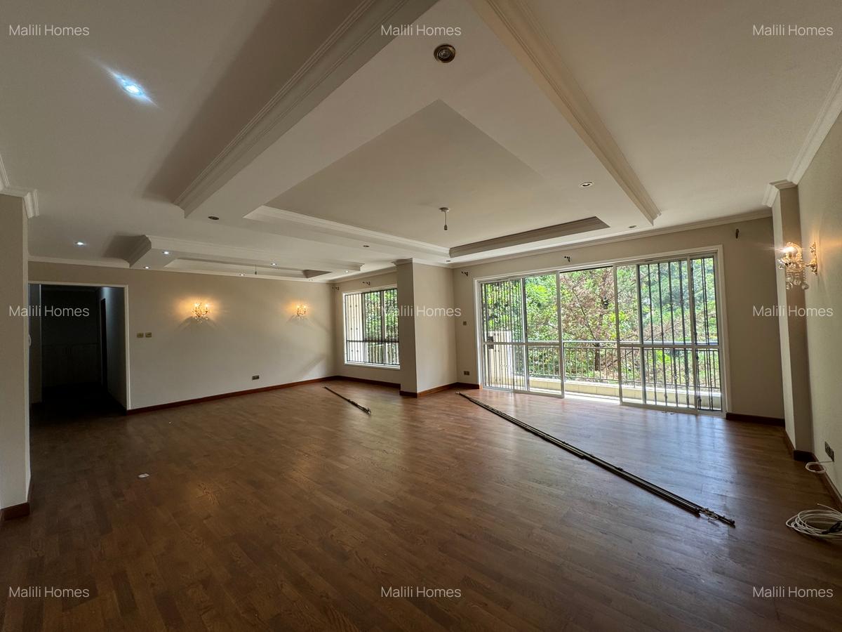 3 Bed Apartment in Riverside - 1