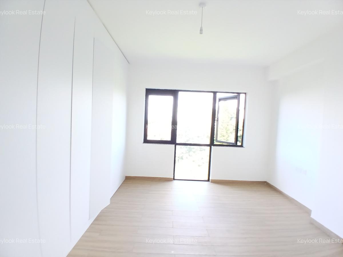 3 Bed Apartment with En Suite at Lavington - 5