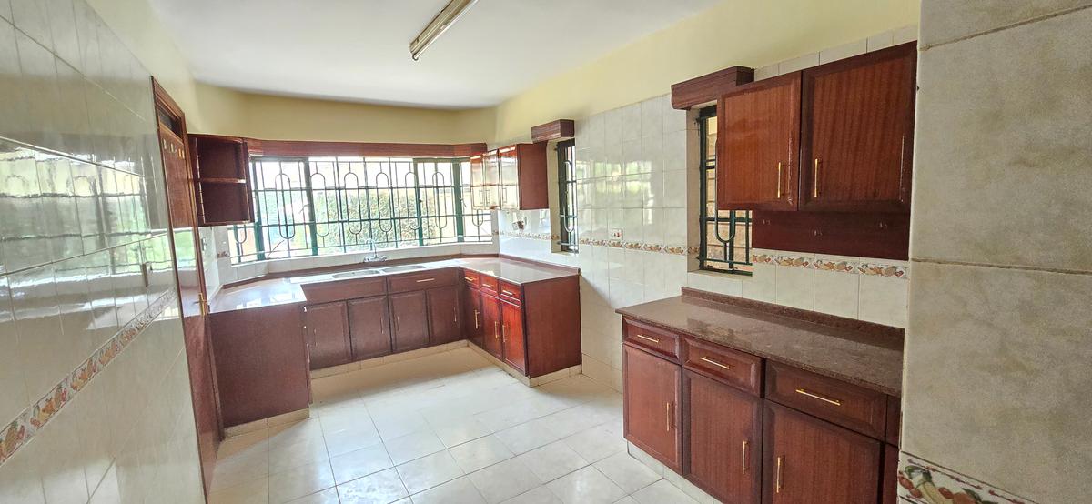 5 Bed Townhouse with En Suite at Mandera Road - 16