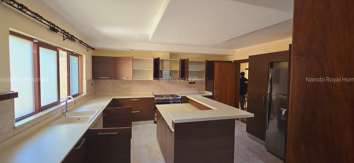 5 Bed Townhouse with En Suite at Off Convent Drive - 11