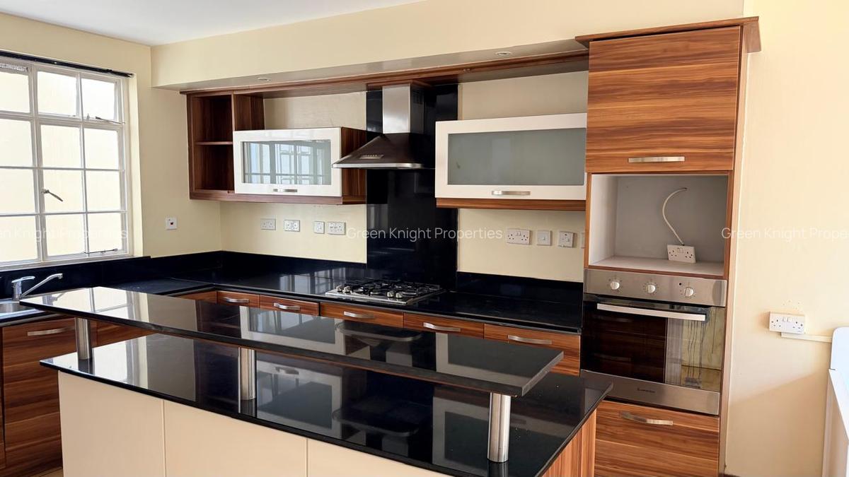 5 Bed House with En Suite in Spring Valley - 15