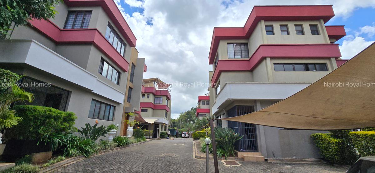 5 Bed Townhouse with En Suite at Off Convent Drive - 20