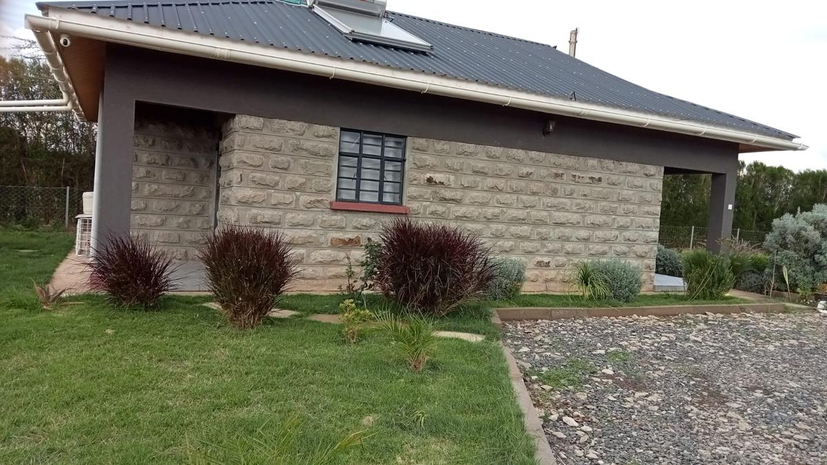 2 Bed House with Garden at Sweet Waters - 5