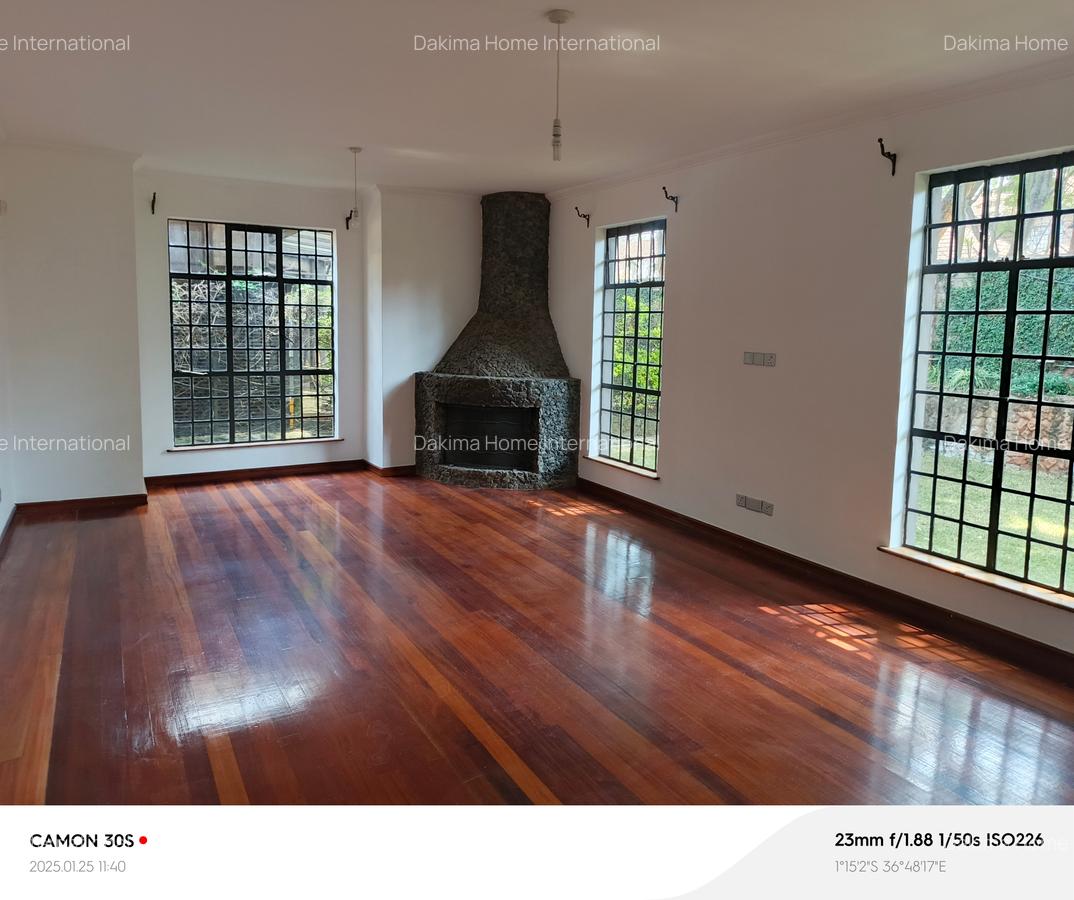 5 Bed Townhouse with En Suite in Spring Valley - 2