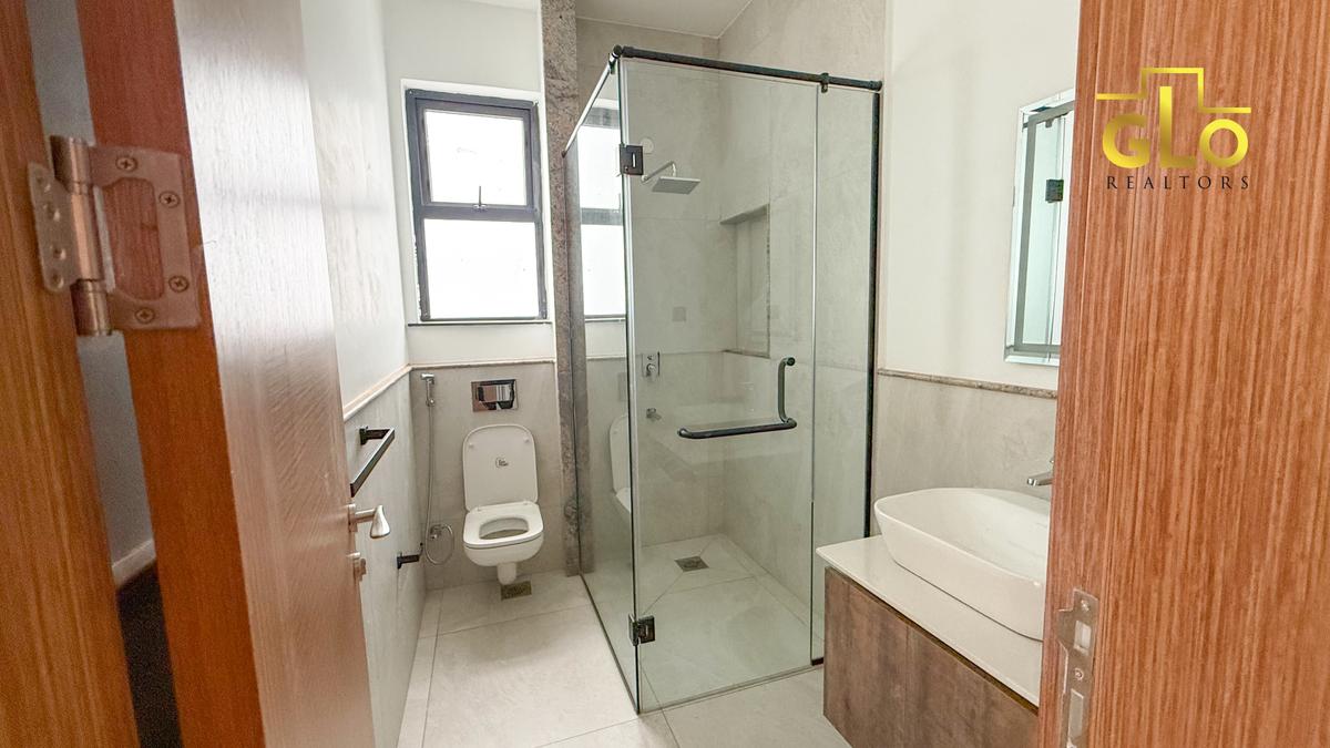 5 Bed Villa with En Suite in Lavington - 11