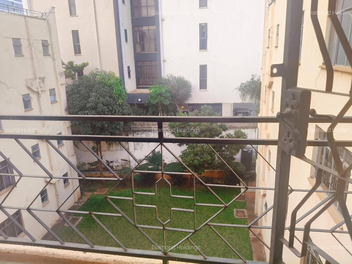 4 Bed Apartment with En Suite at Parklands - 10