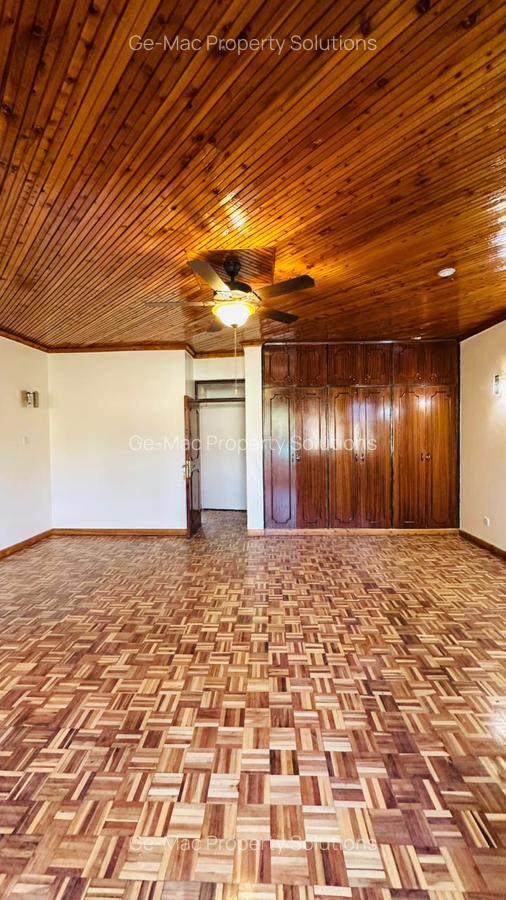 5 Bed House with En Suite in Runda - 14