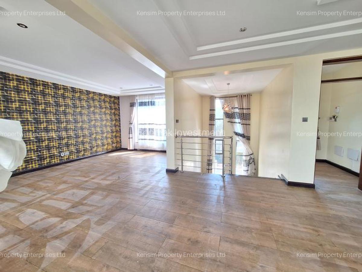 5 Bed Townhouse with En Suite in Lavington - 3