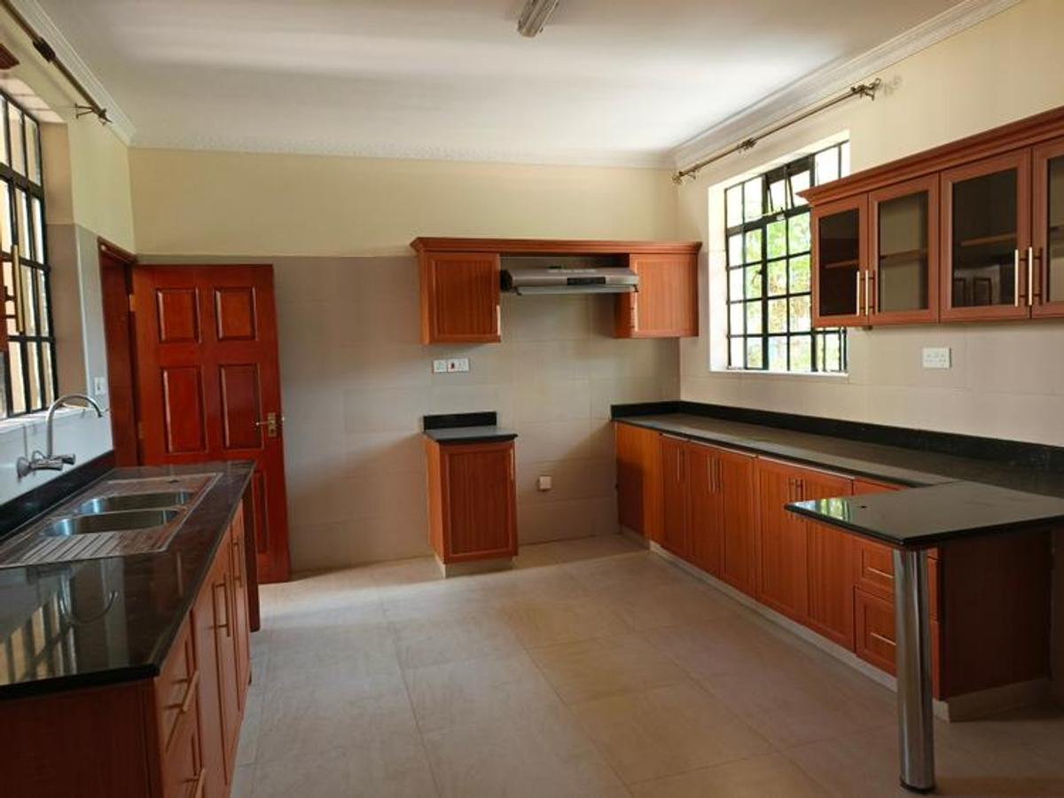 4 Bed Townhouse with En Suite in Lavington - 7