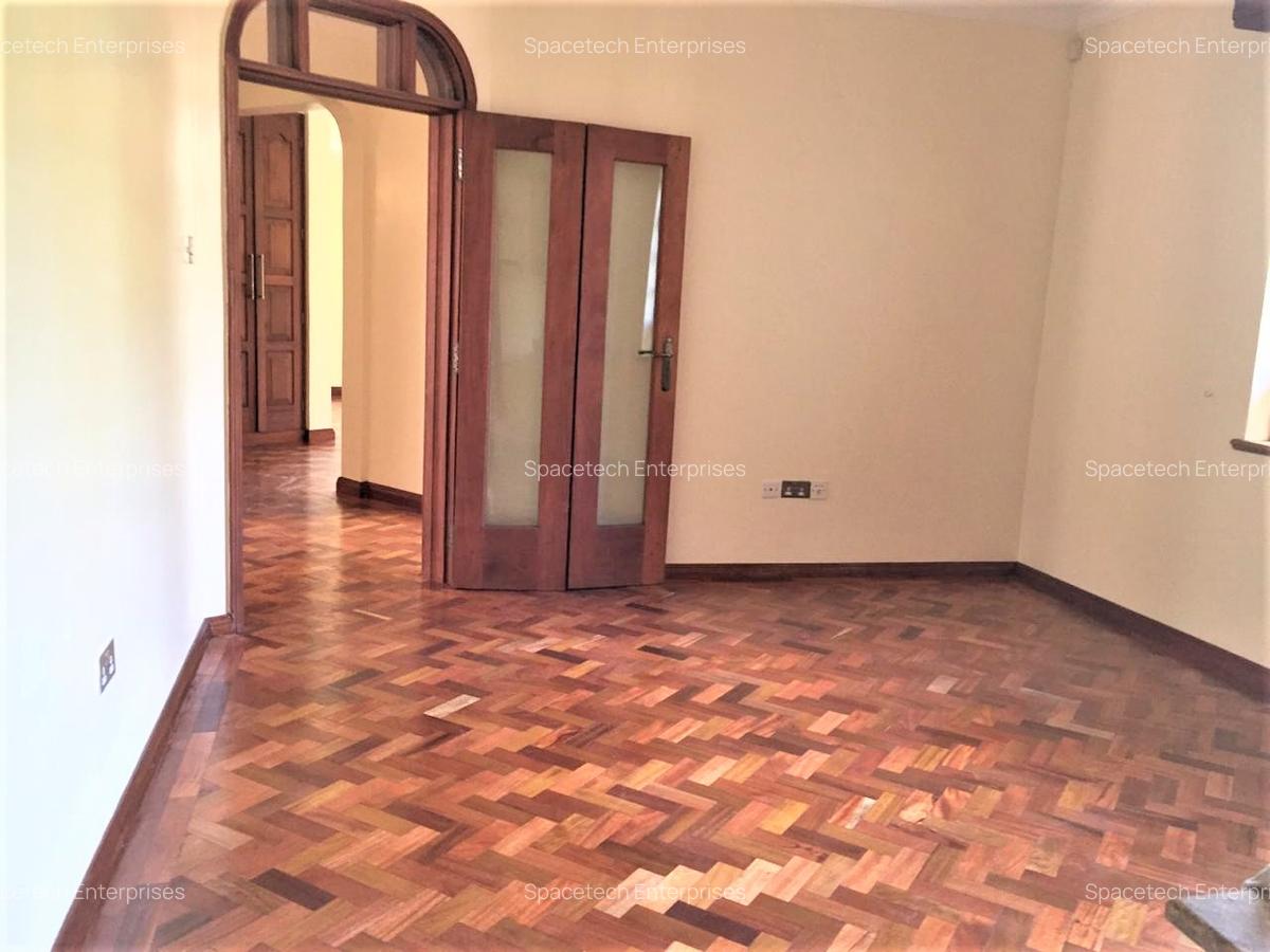 5 Bed House with En Suite in Runda - 7