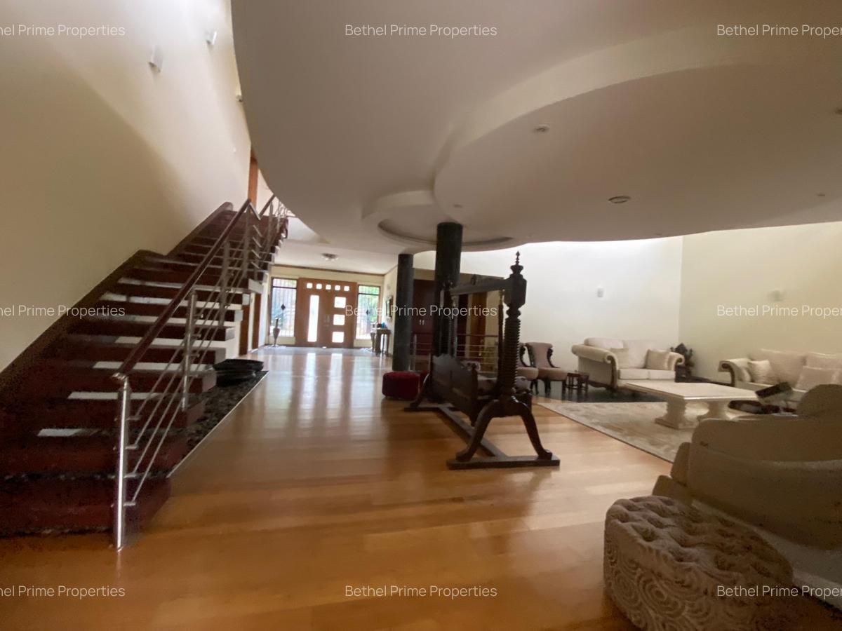 5 Bed Villa with En Suite in Kyuna - 8