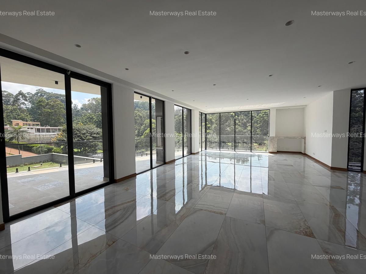 5 Bed Villa with En Suite in Nyari - 3