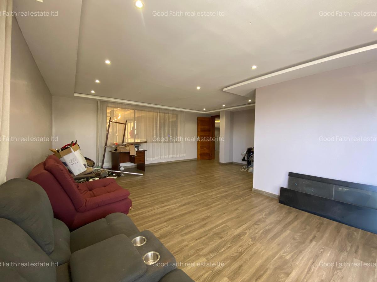 5 Bed House with En Suite in Runda - 9