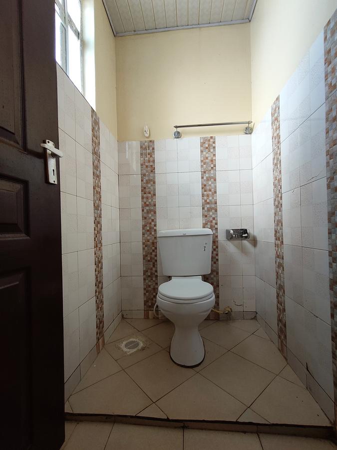 1 Bed House with En Suite at Karen Road - 13