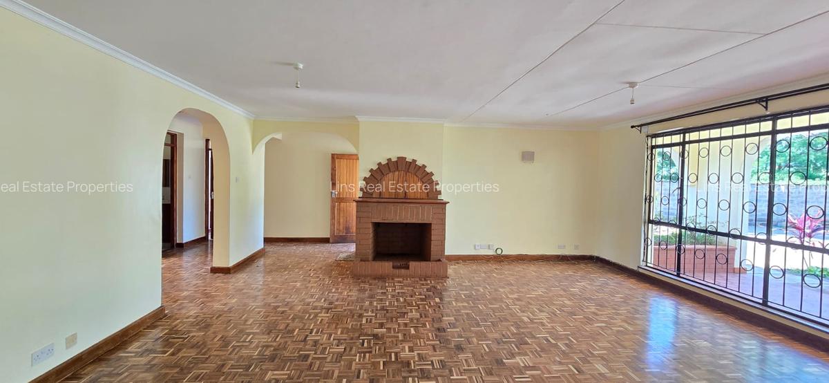 4 Bed House with En Suite in Mountain View - 9