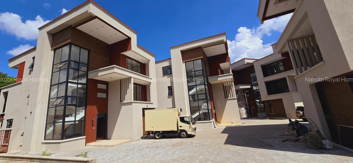 5 Bed Townhouse with En Suite at Lavington Green - 1