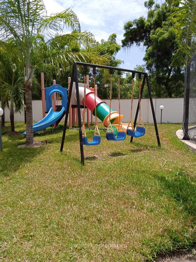 Serviced 4 Bed Apartment with En Suite at Links Road - 9