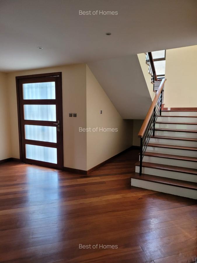 5 Bed Townhouse with En Suite in Lavington - 12