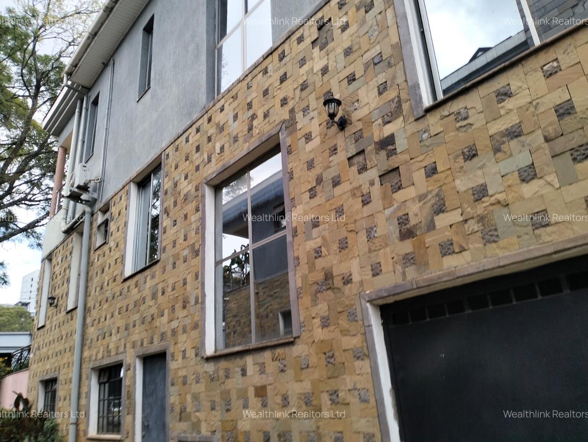 5 Bed Townhouse with En Suite at Westlands - 2