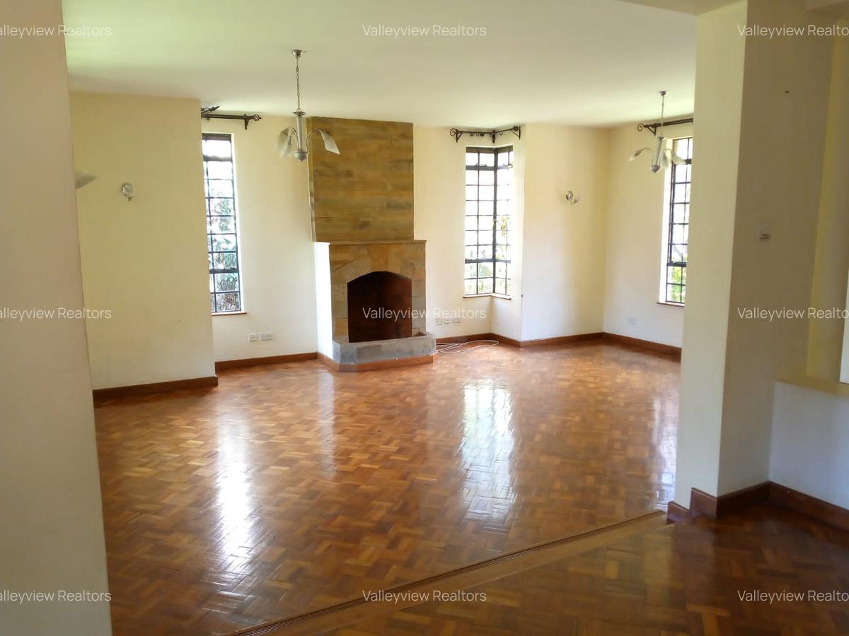 4 Bed Townhouse with En Suite at Lavington - 6