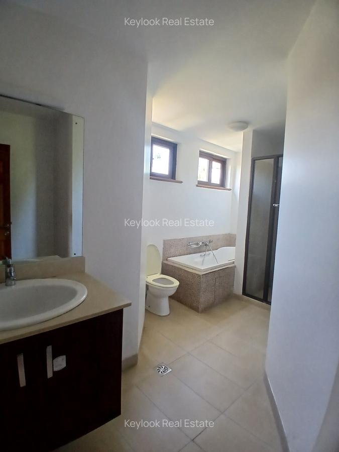 5 Bed Townhouse with En Suite at Lavington Green - 8