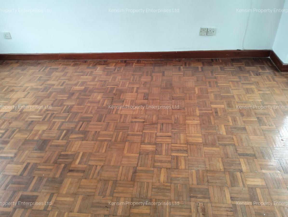 4 Bed Townhouse with En Suite in Nyari - 14