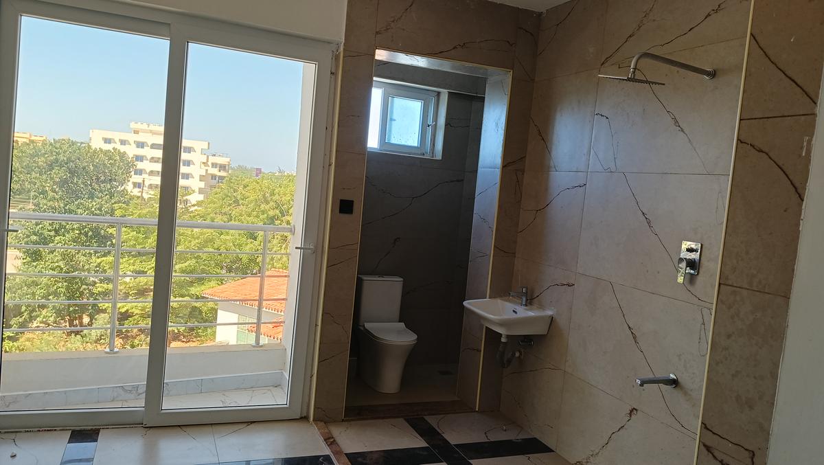 Serviced 3 Bed Apartment with En Suite at Beach Road - 14