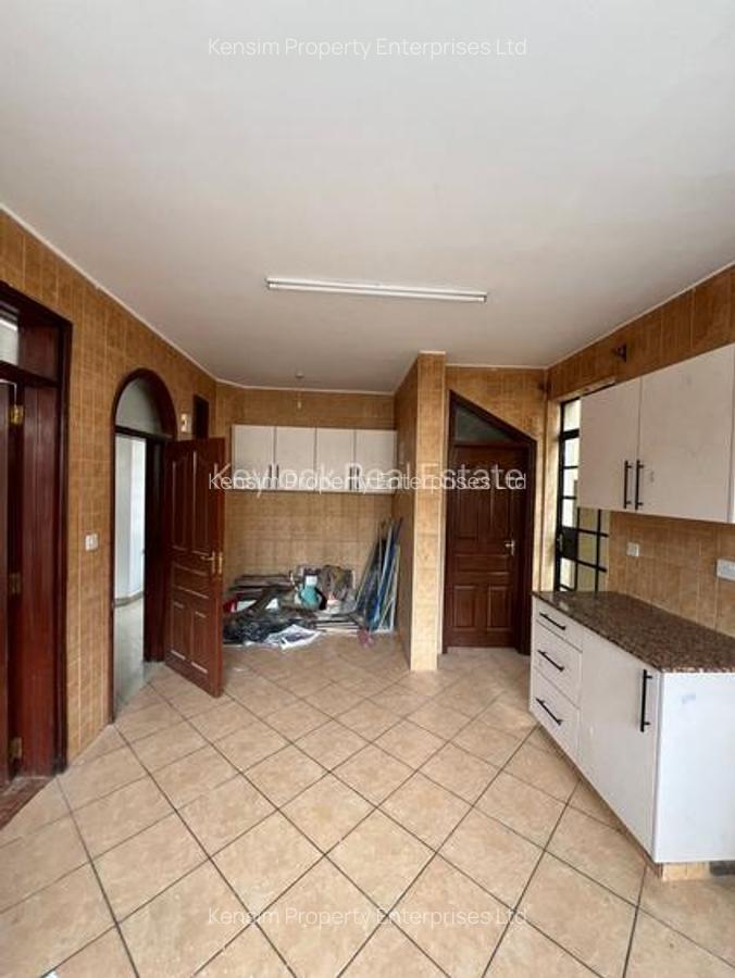 4 Bed Townhouse with En Suite in Lavington - 7
