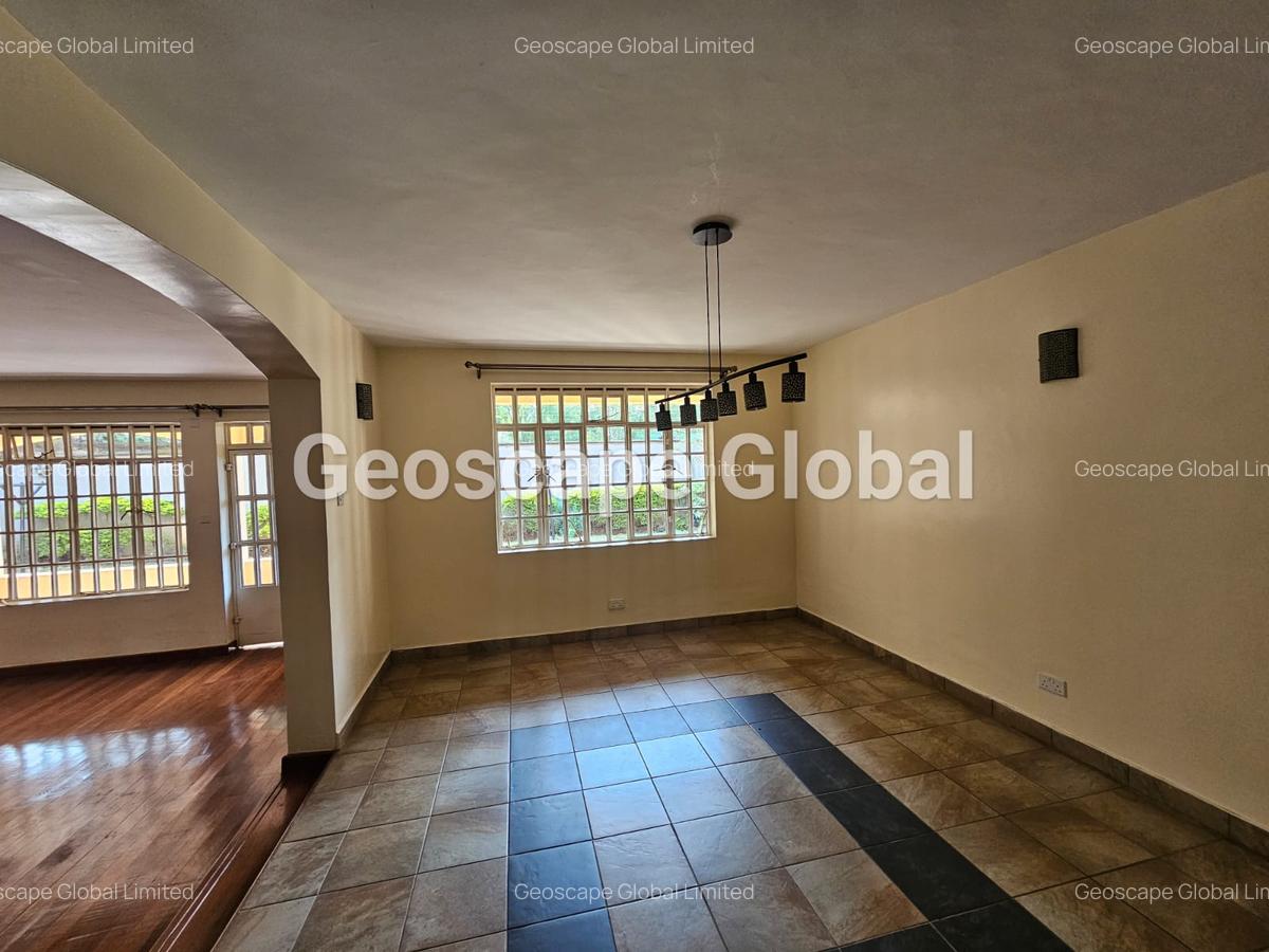 4 Bed House with En Suite in Rosslyn - 16