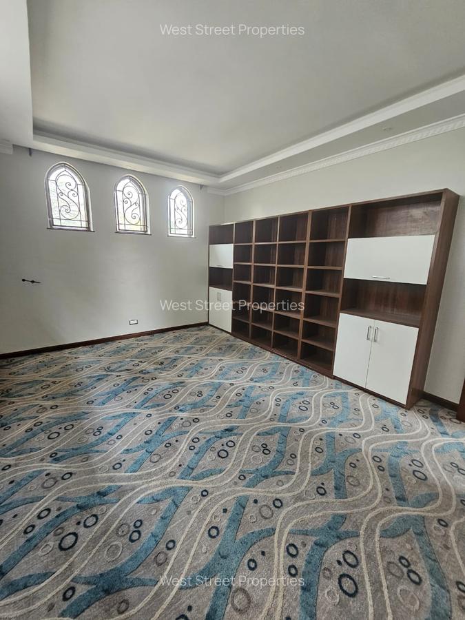 6 Bed Townhouse with En Suite at Lavington - 10