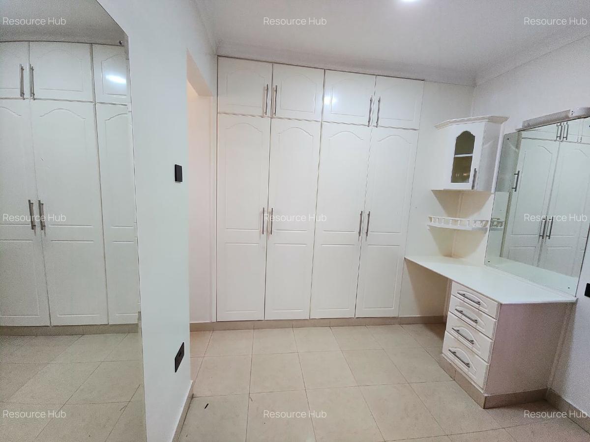 4 Bed Townhouse with En Suite at Lavington - 11