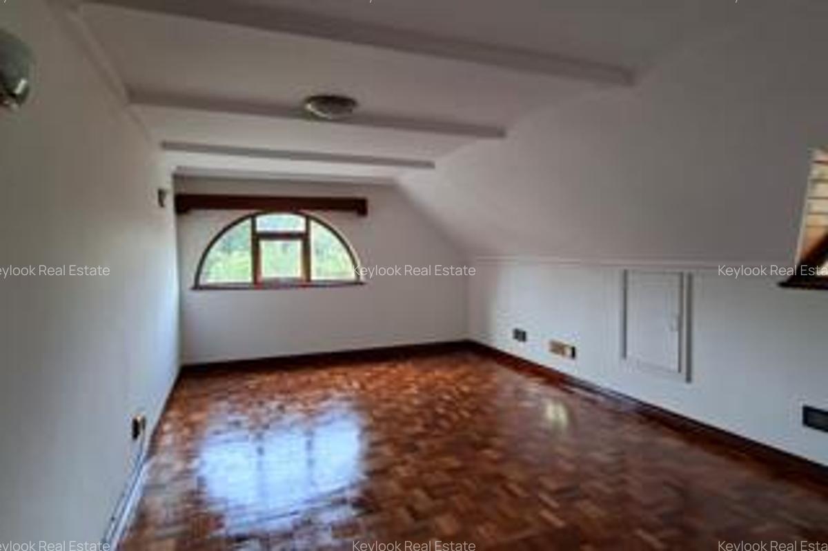 4 Bed Townhouse with En Suite at Off James Gichuru Road - 16