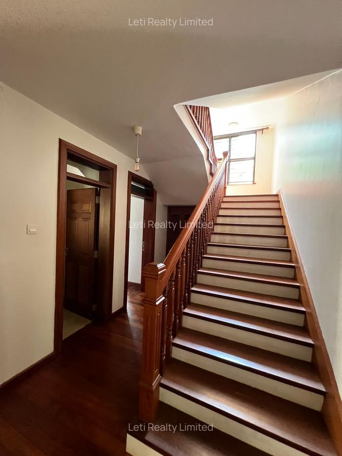 5 Bed Townhouse with En Suite in Lavington - 4
