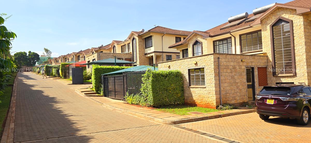 5 Bed Townhouse with En Suite at Edenville - 8